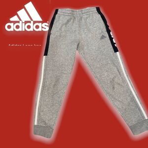 2/27$🔥🔥🔥Boys Med Adidas sweatpants Gray/white/black